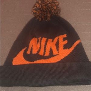 Nike hat with ball on too
